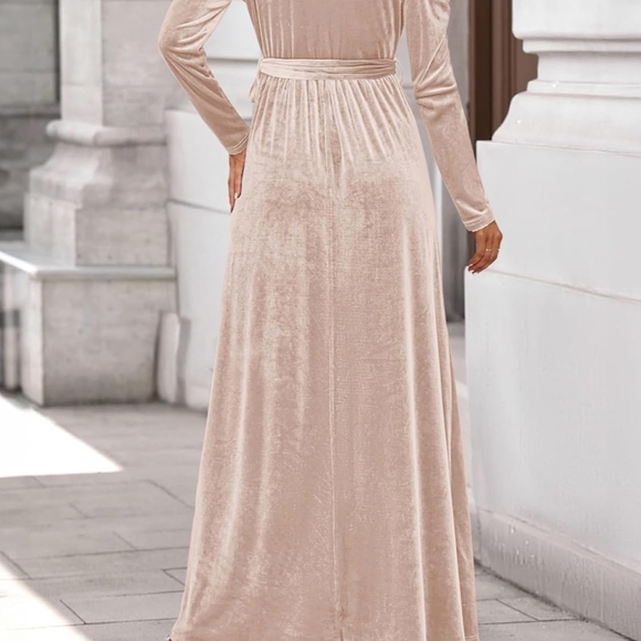 Chic Long Sleeve Velvet Dress in Cream - Picture 8 of 16